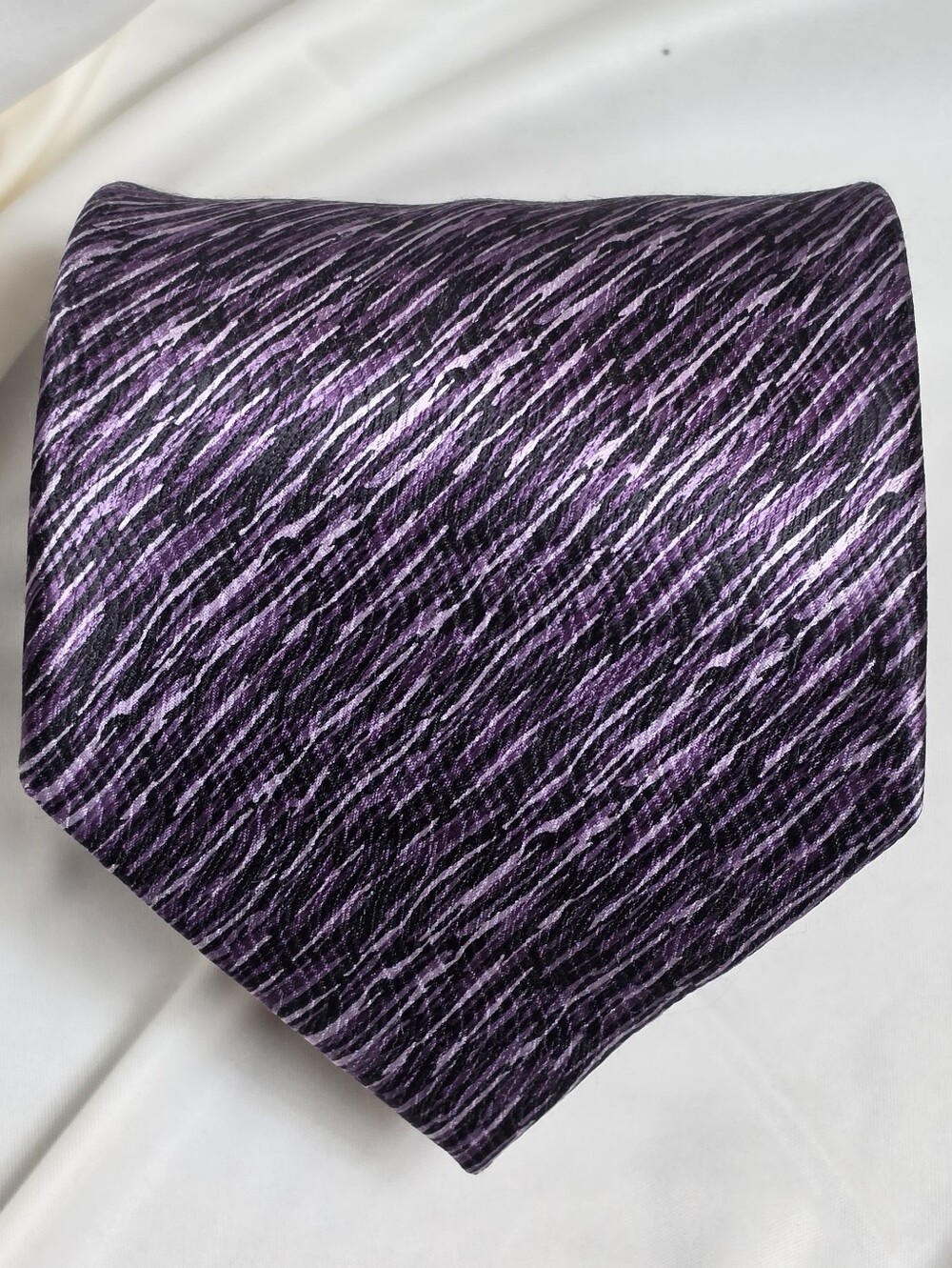 Umberto Bossi Roma Milano Men's Tie Purple Black Textured Abstract 100% Silk